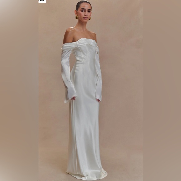 Meshki Dresses & Skirts - Meshki Giselle Off Shoulder Cowl Neck Maxi Dress White Romantic Formal Gown Sz S